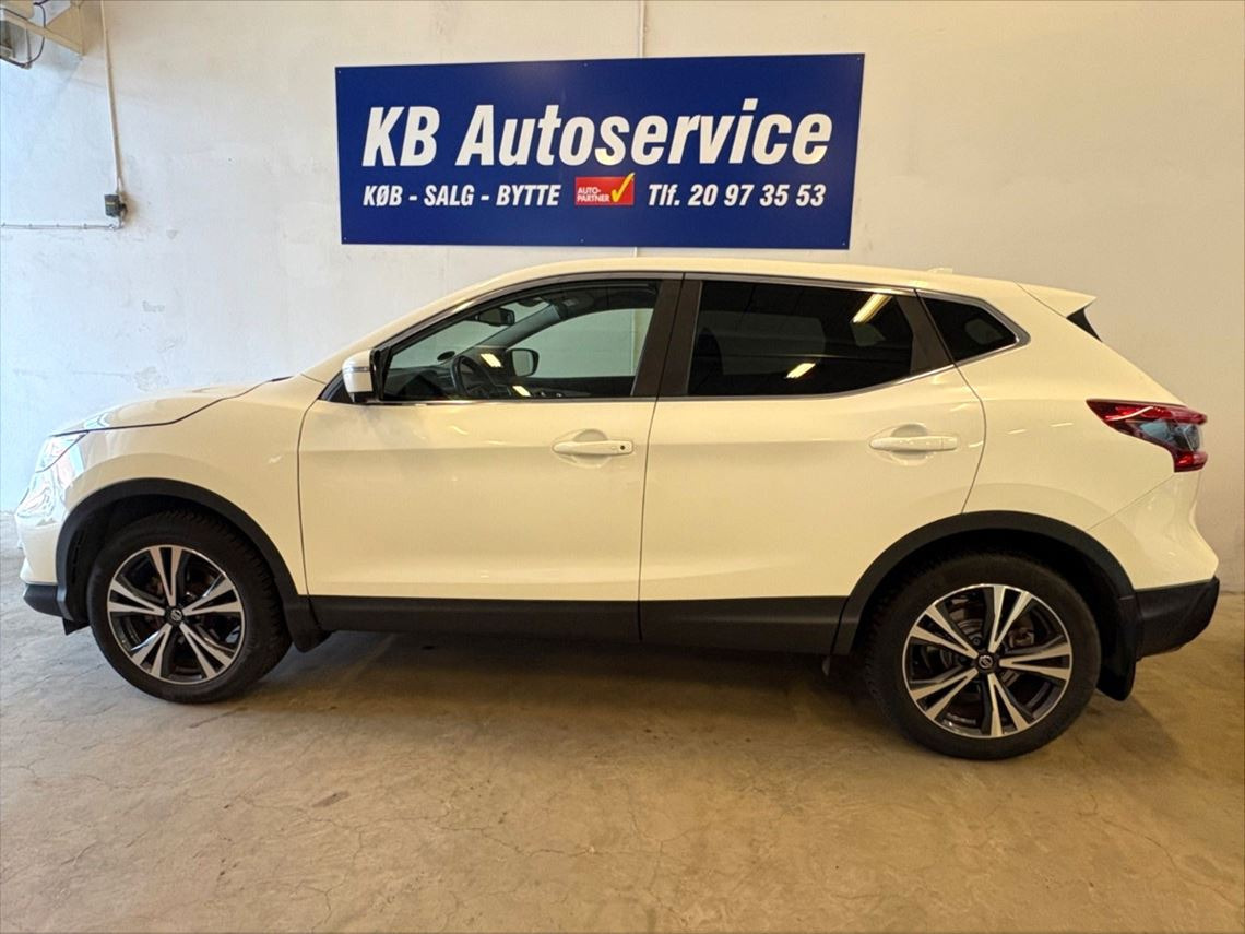 Hvid Nissan Qashqai fra 2017