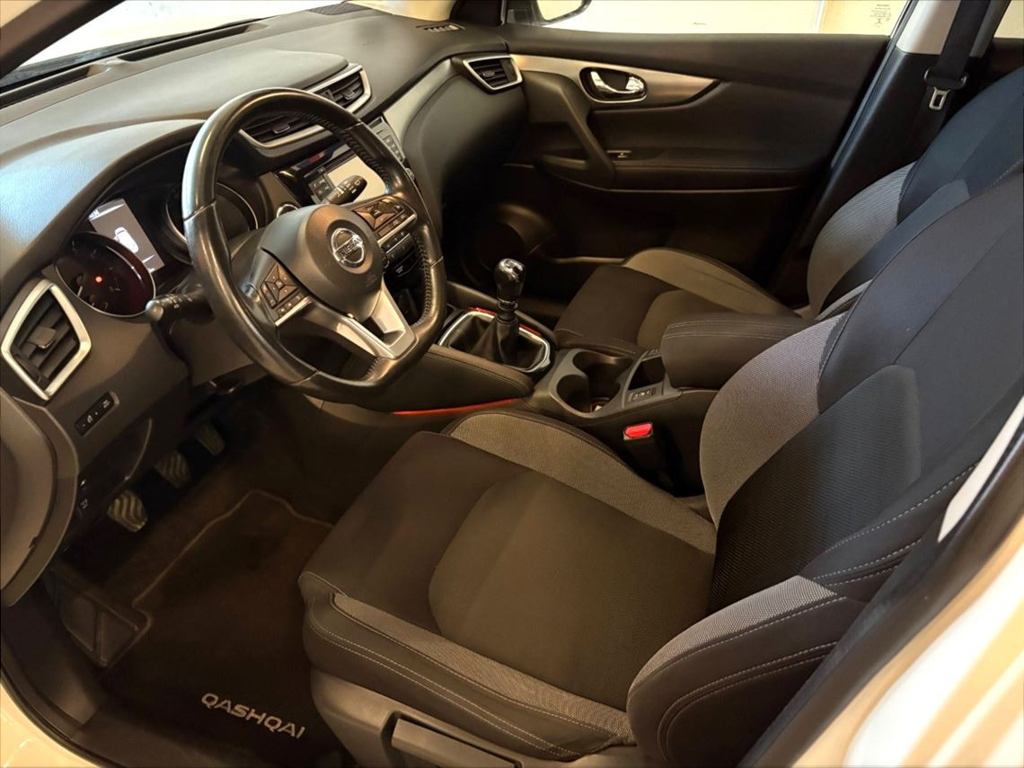 Hvid Nissan Qashqai fra 2017