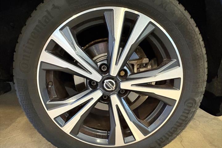 Hvid Nissan Qashqai fra 2017
