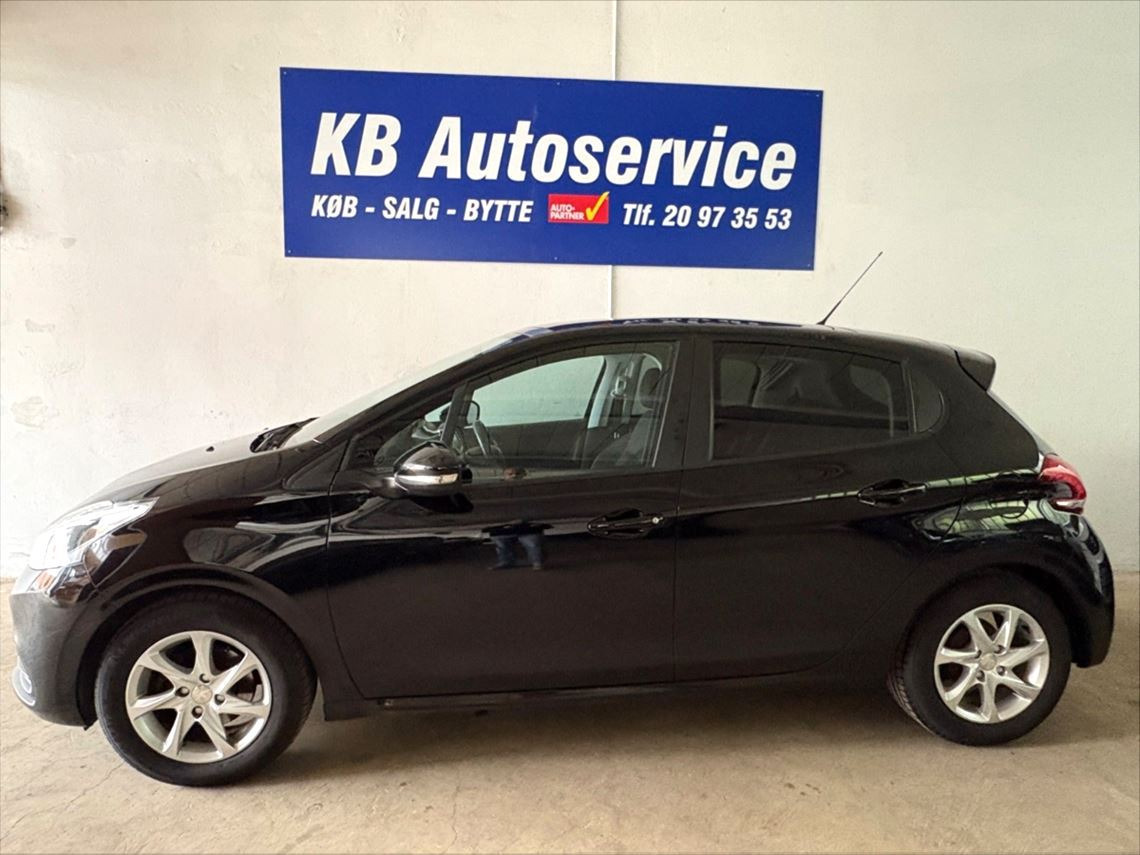 Sort Peugeot 208 fra 2016