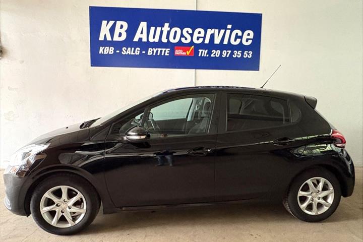 Sort Peugeot 208 fra 2016