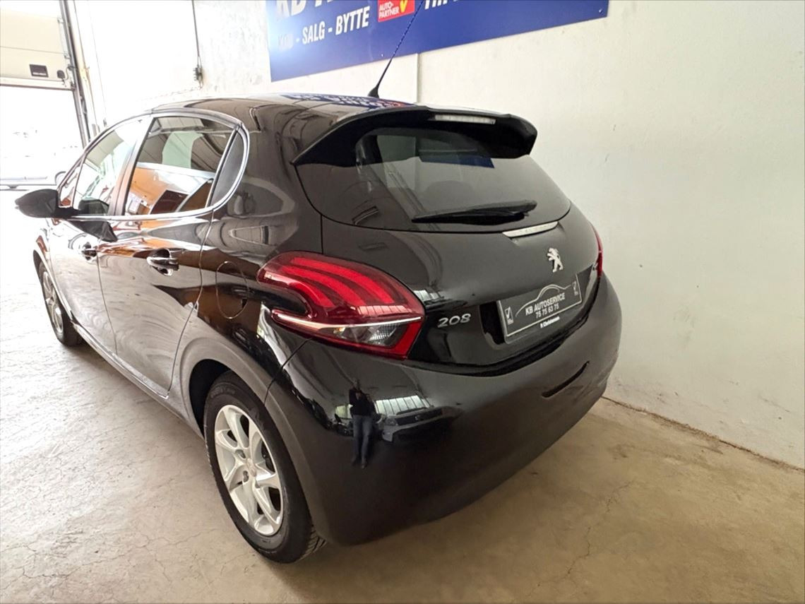 Sort Peugeot 208 fra 2016