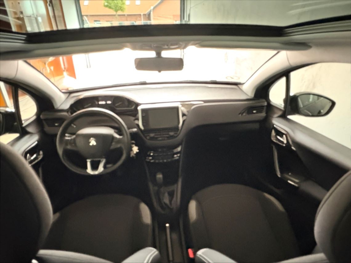 Sort Peugeot 208 fra 2016