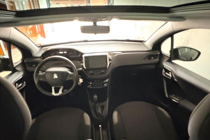 Sort Peugeot 208 fra 2016