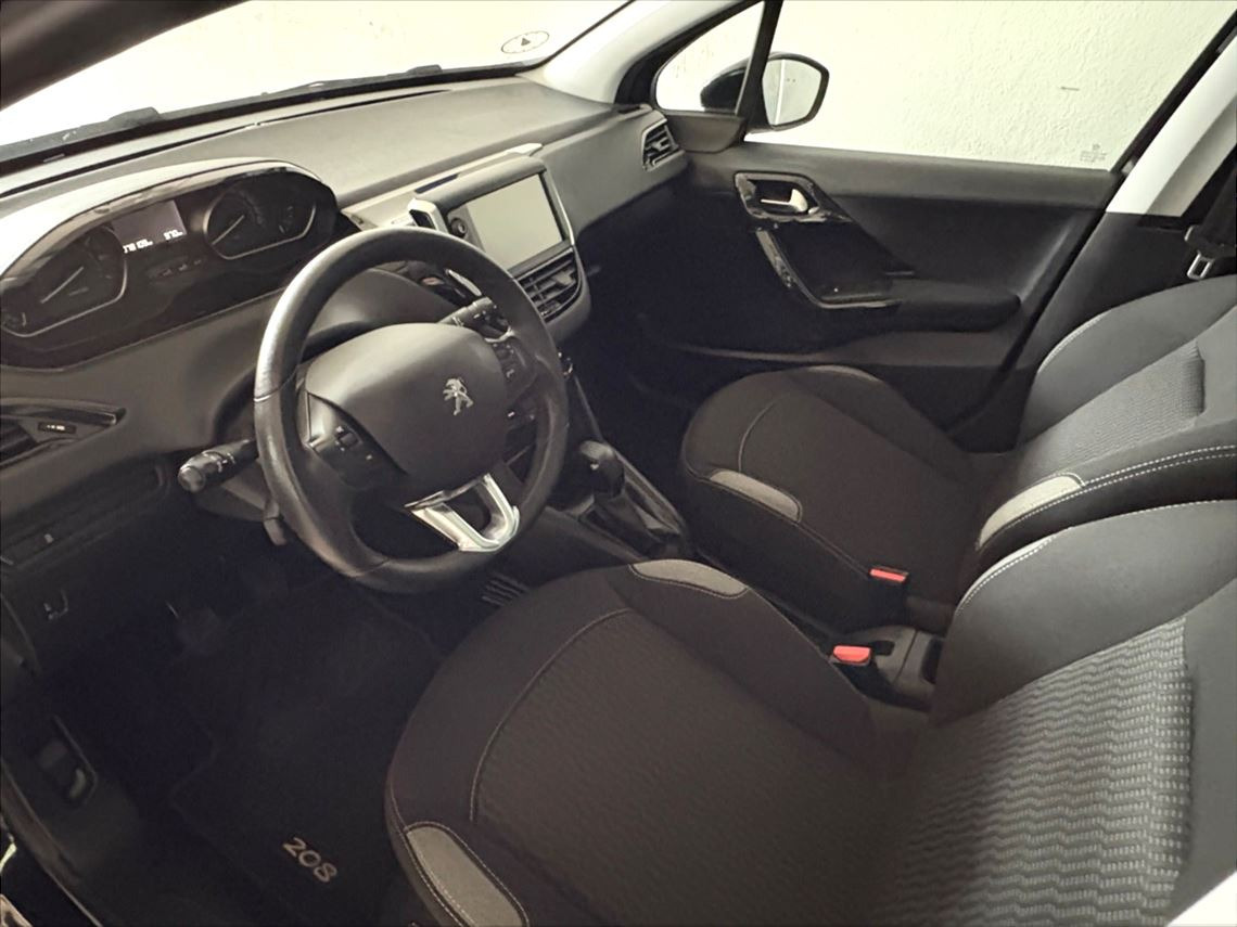 Sort Peugeot 208 fra 2016
