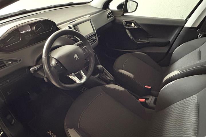 Sort Peugeot 208 fra 2016