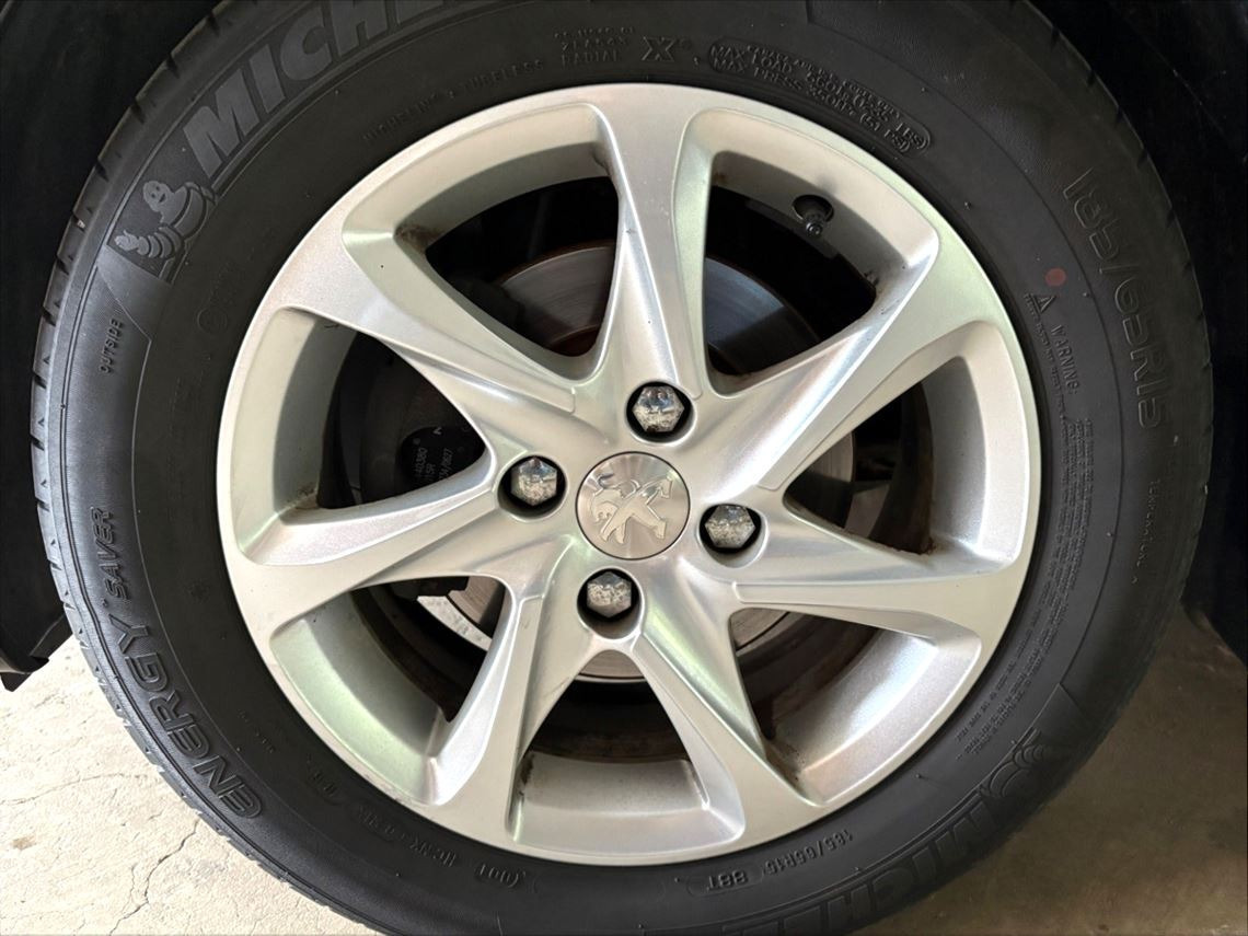 Sort Peugeot 208 fra 2016