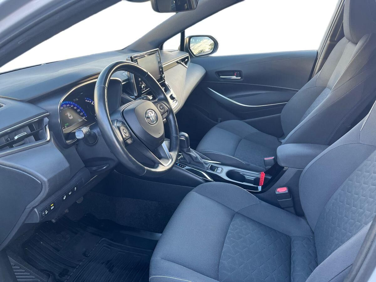 Sølv Toyota Corolla fra 2019