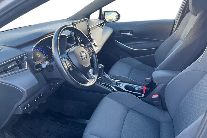 Sølv Toyota Corolla fra 2019