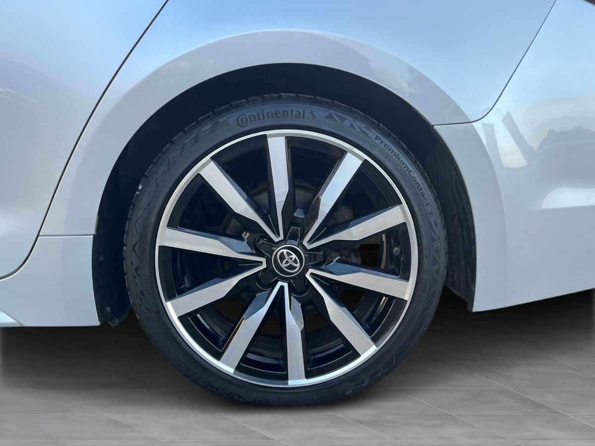 Sølv Toyota Corolla fra 2019