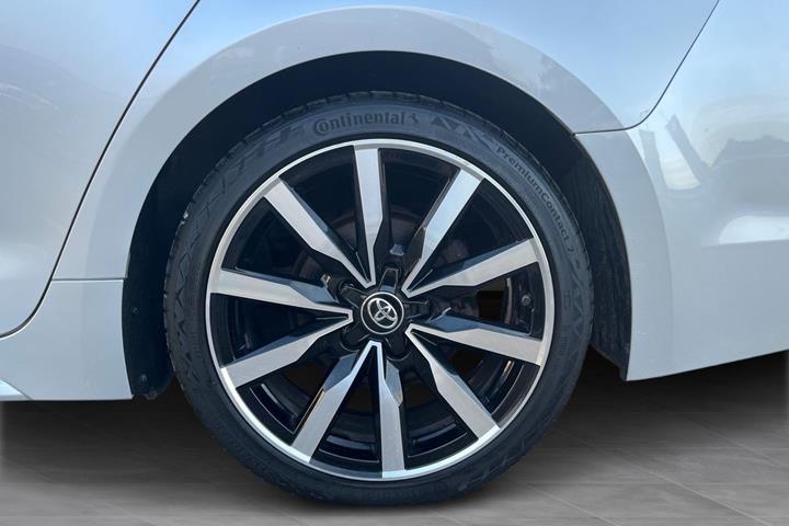 Sølv Toyota Corolla fra 2019
