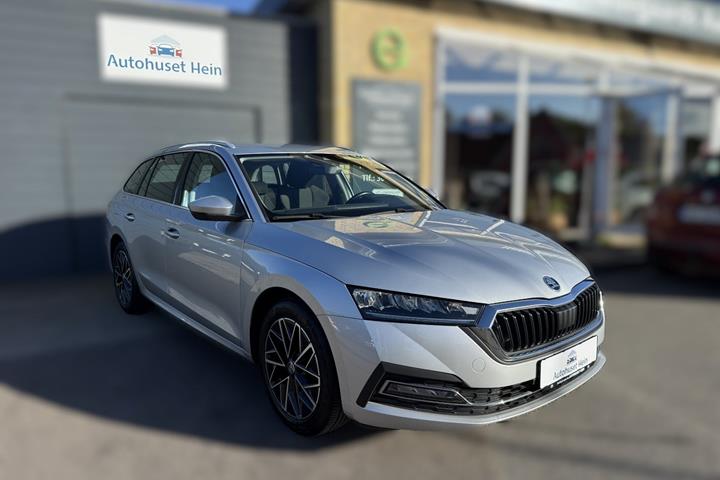 Sølv Skoda Octavia fra 2021 set udefra