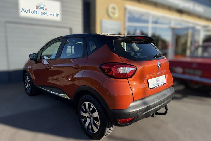 Orange Renault Captur fra 2014