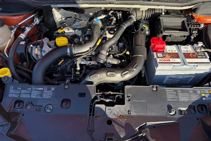 Orange Renault Captur fra 2014