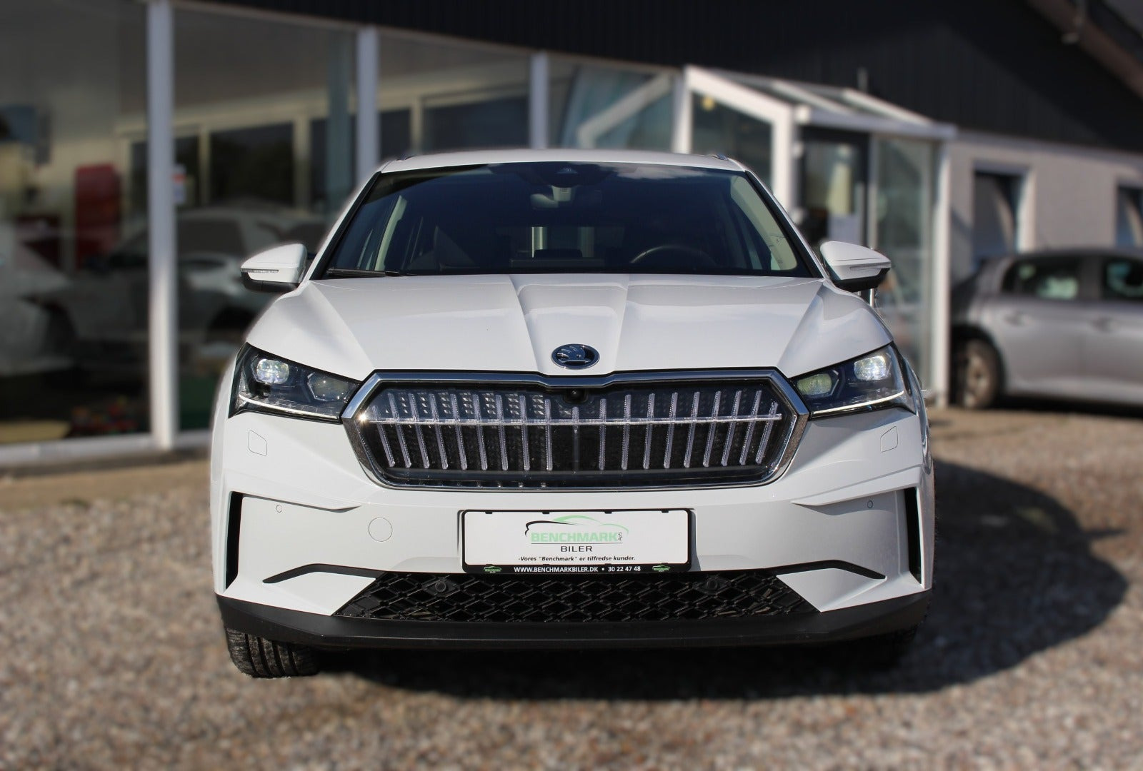 Hvid Skoda Enyaq fra 2023