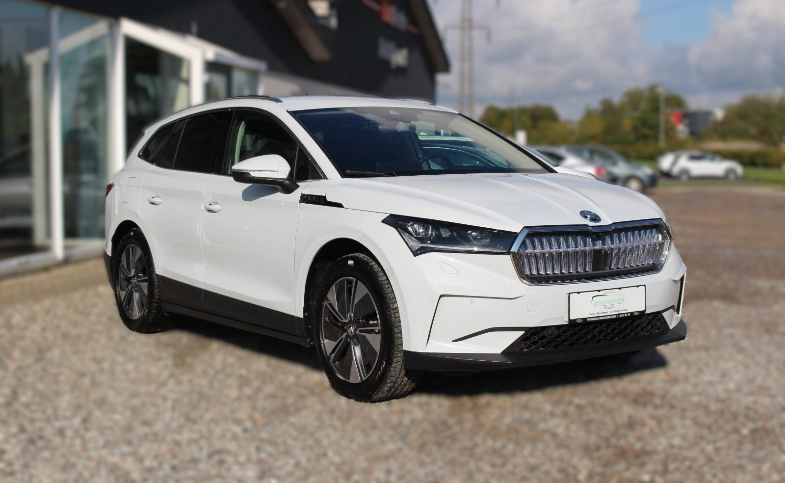 Hvid Skoda Enyaq fra 2023