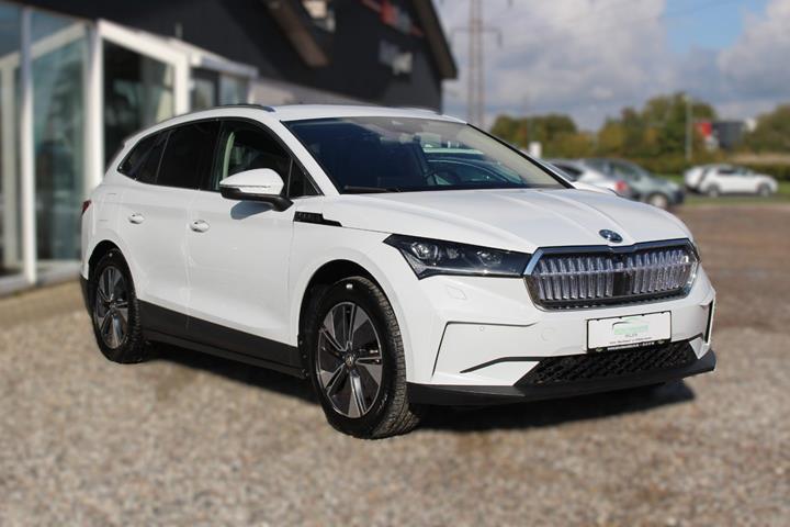 Hvid Skoda Enyaq fra 2023