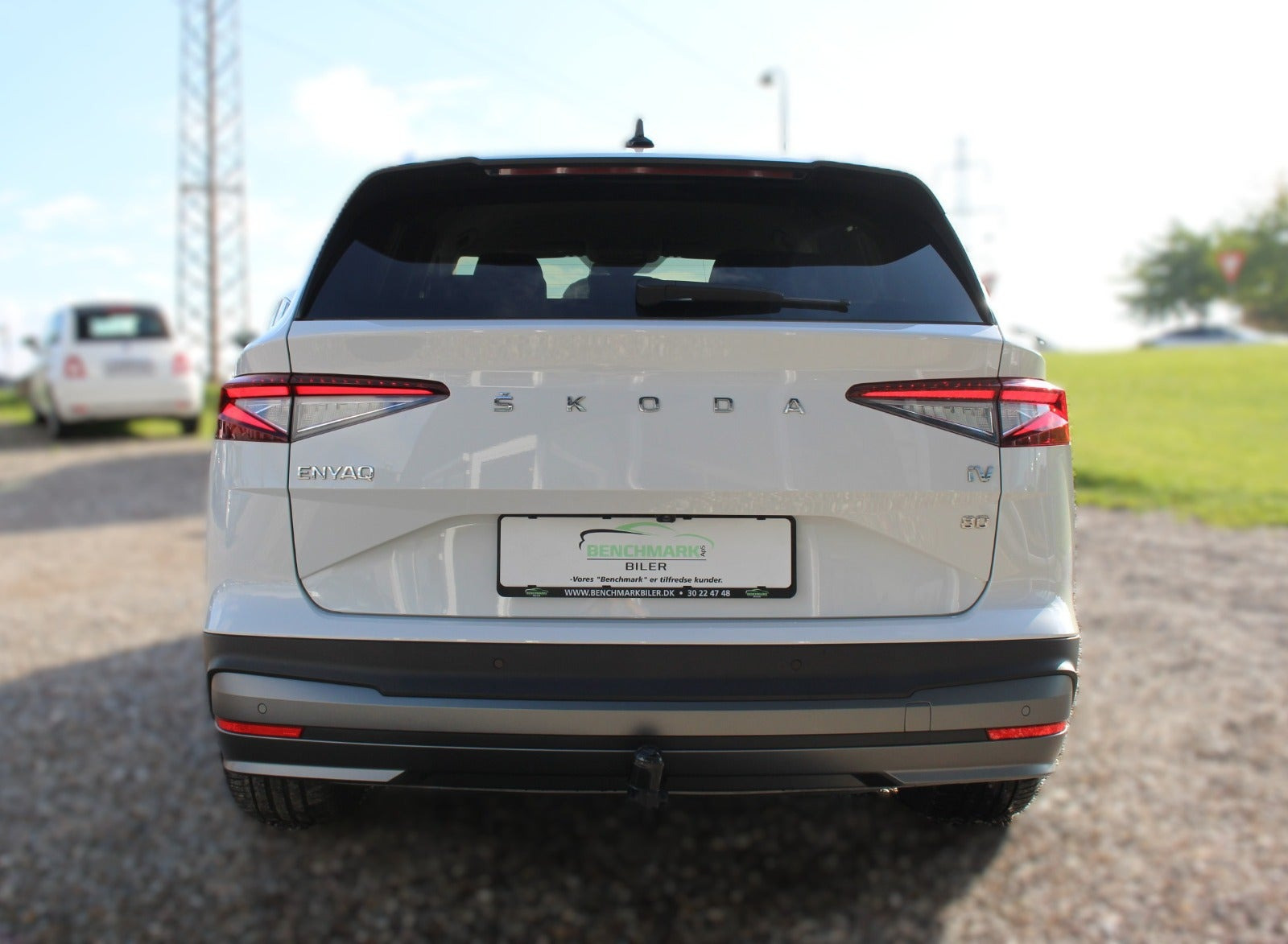 Hvid Skoda Enyaq fra 2023