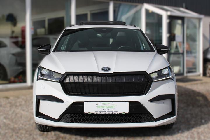 Hvid Skoda Enyaq fra 2023