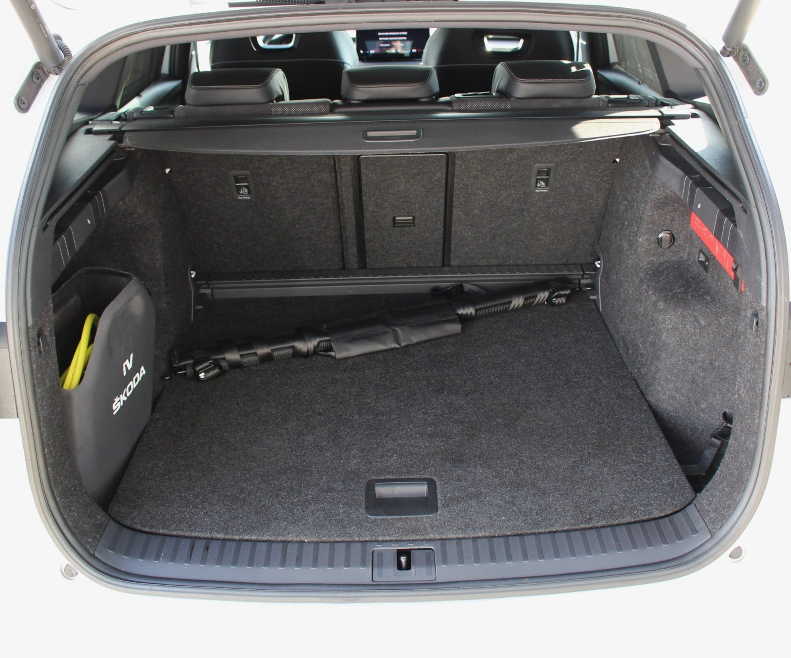 Hvid Skoda Enyaq fra 2023