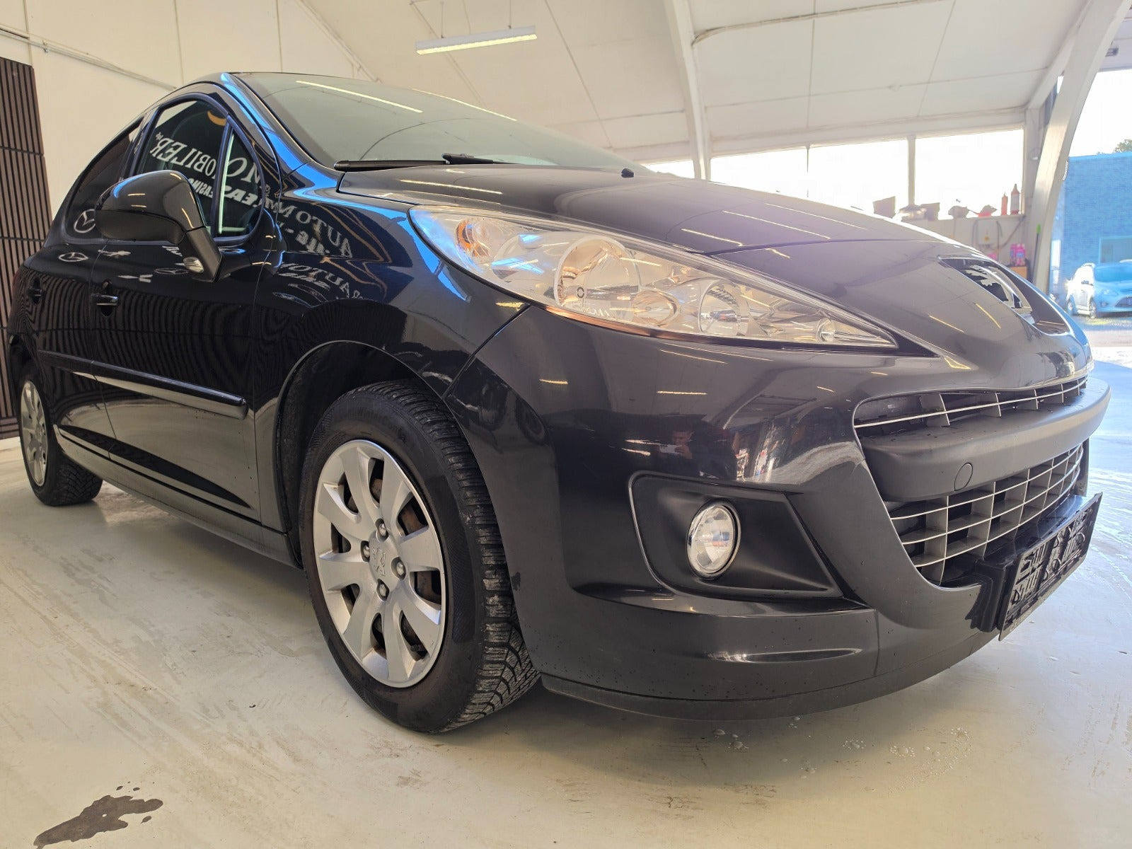 Sort Peugeot 207 fra 2010