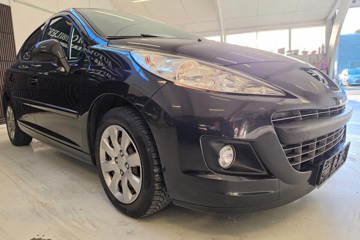 Sort Peugeot 207 fra 2010