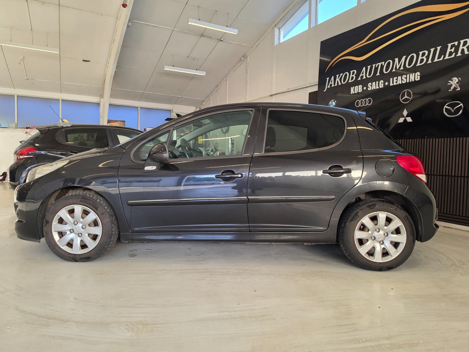 Sort Peugeot 207 fra 2010