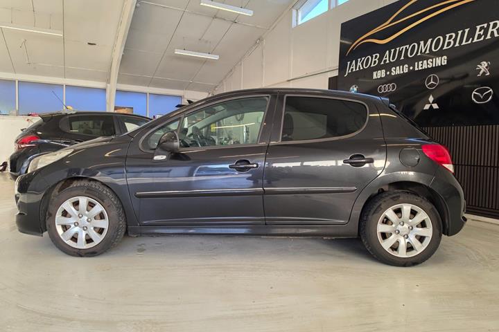 Sort Peugeot 207 fra 2010