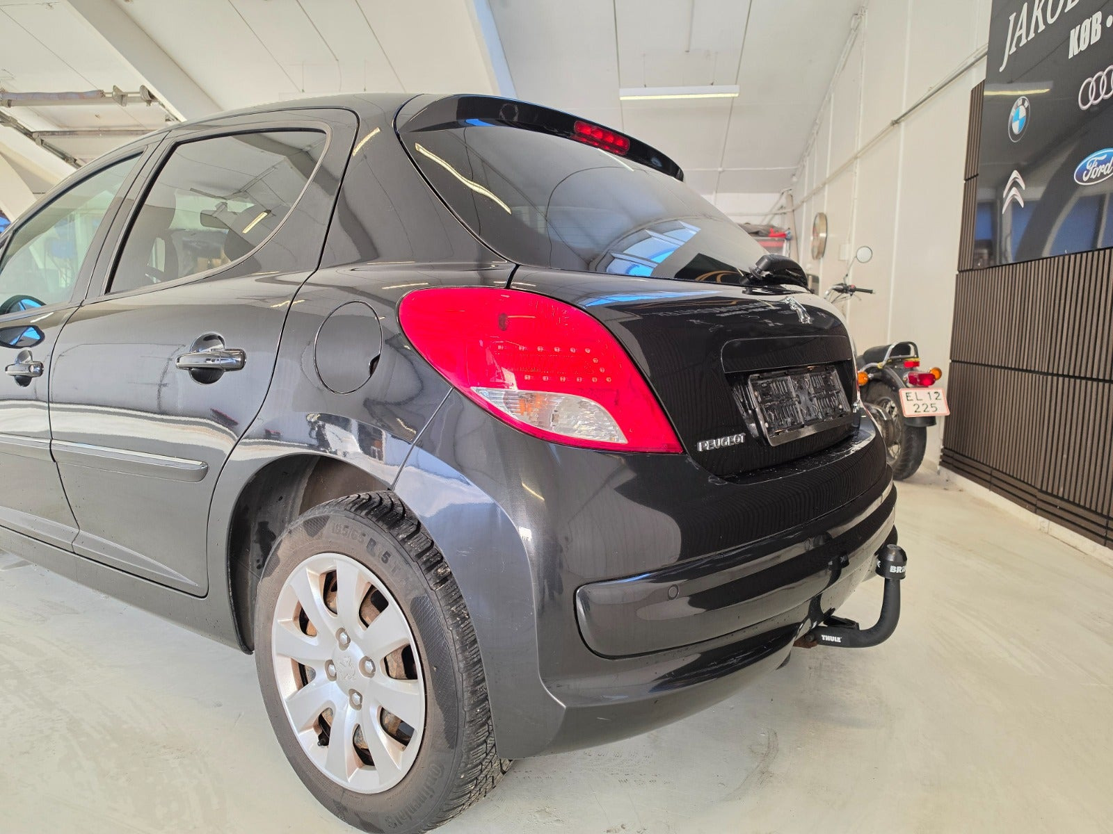 Sort Peugeot 207 fra 2010