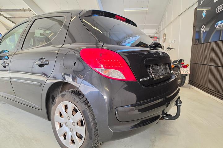 Sort Peugeot 207 fra 2010
