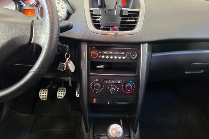 Sort Peugeot 207 fra 2010