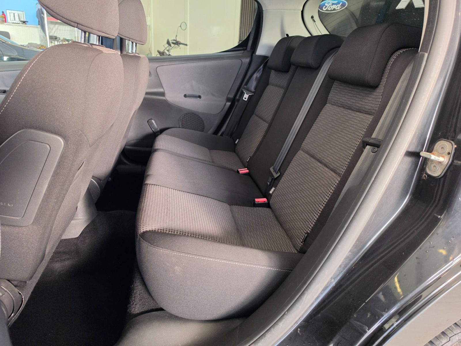 Sort Peugeot 207 fra 2010