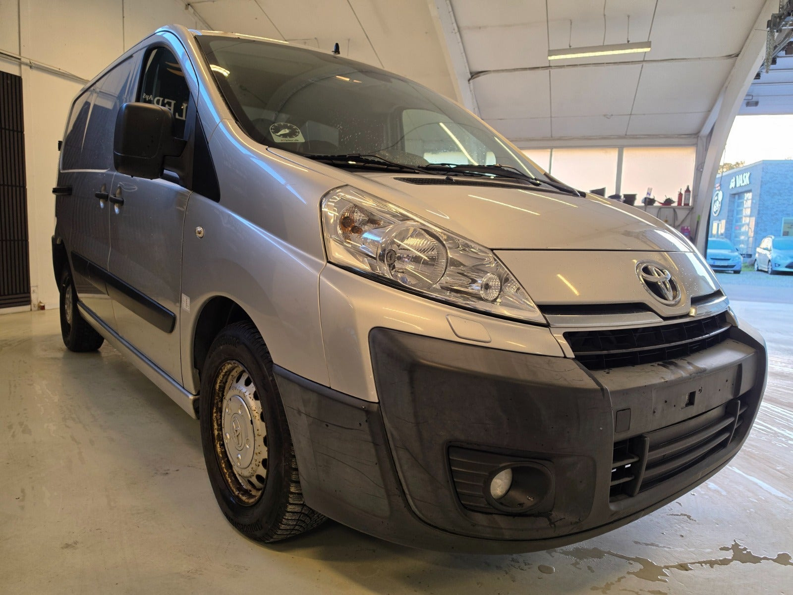 Grå Toyota ProAce fra 2014