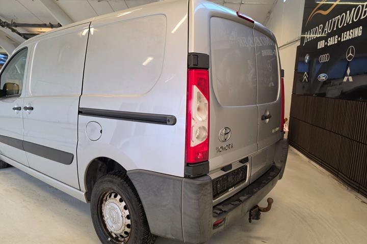 Grå Toyota ProAce fra 2014
