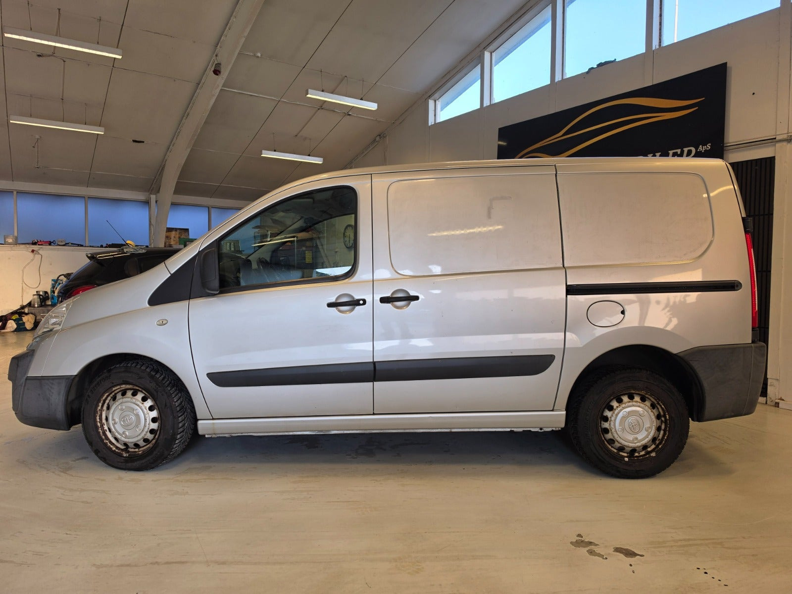 Grå Toyota ProAce fra 2014
