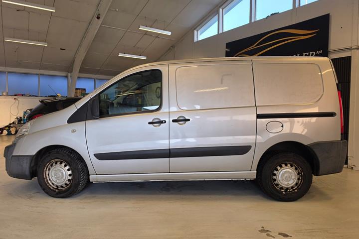 Grå Toyota ProAce fra 2014