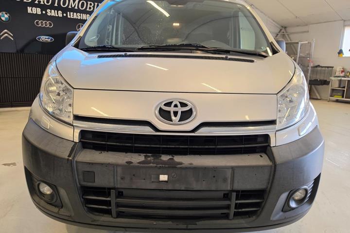 Grå Toyota ProAce fra 2014