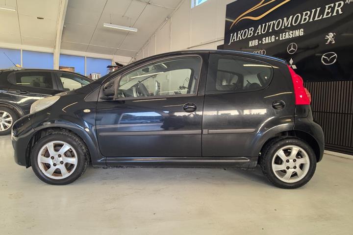 Grå Peugeot 107 fra 2010