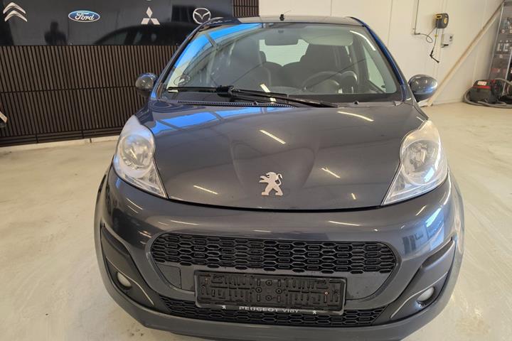 Grå Peugeot 107 fra 2013