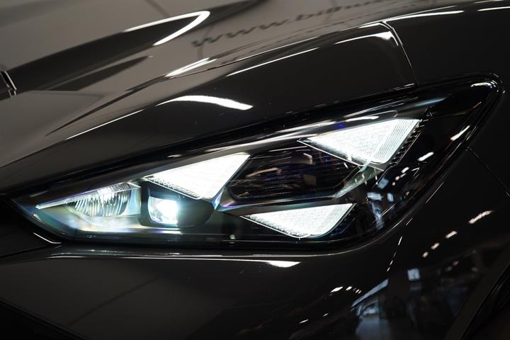 Grå Cupra Tavascan fra 2024