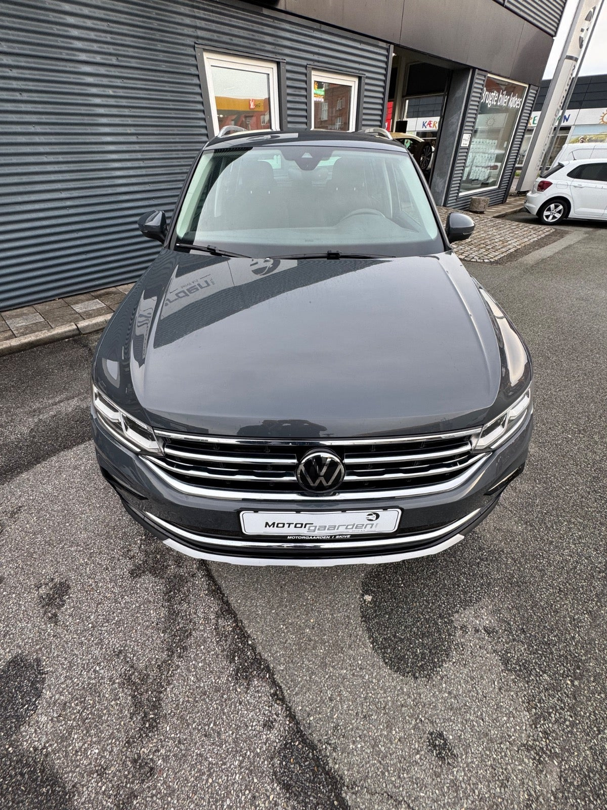 Grå VW Tiguan fra 2023
