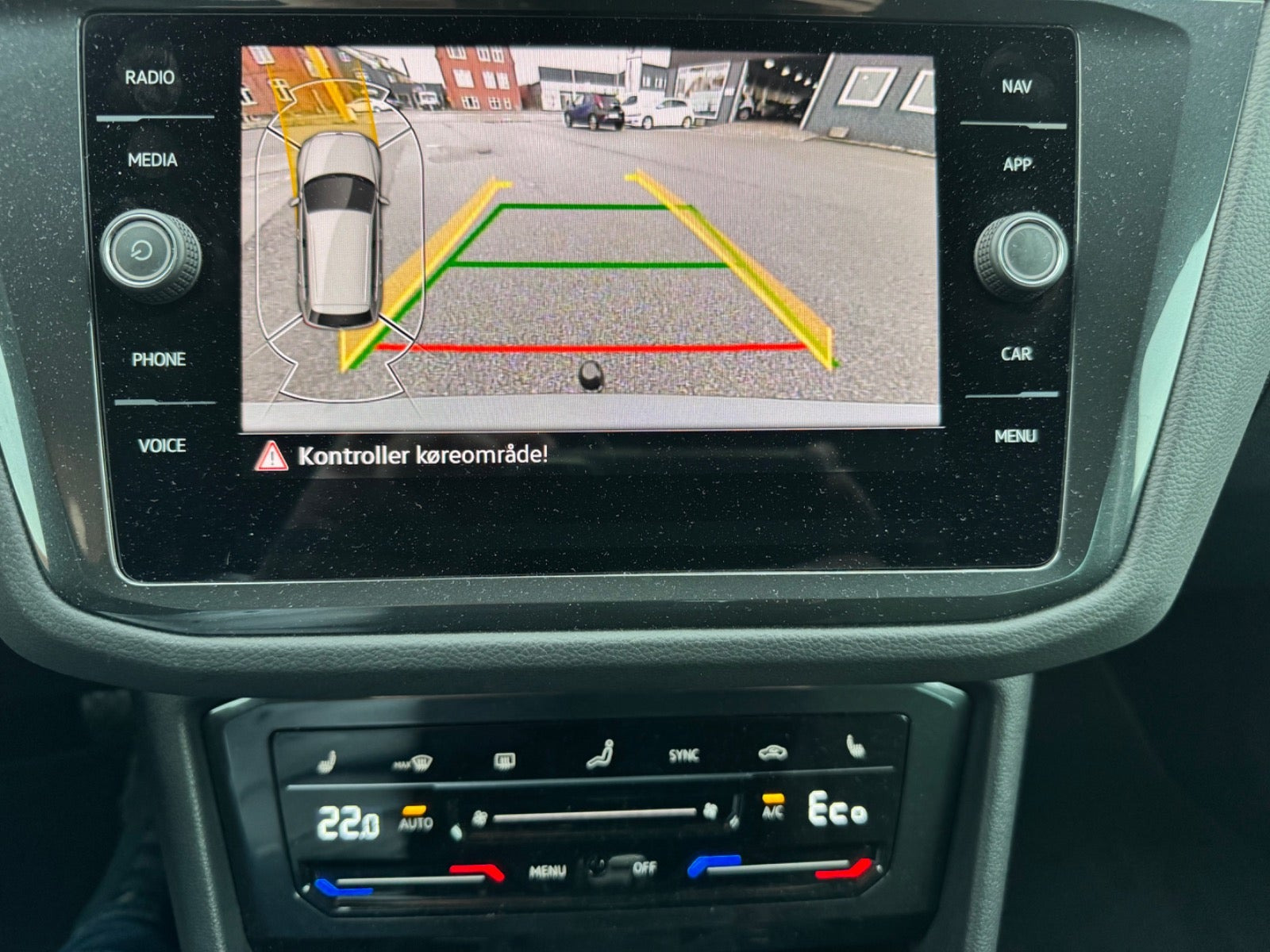 Grå VW Tiguan fra 2023