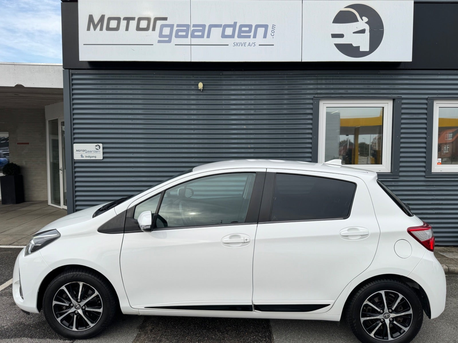 Hvid Toyota Yaris fra 2019