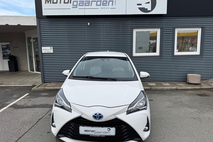 Hvid Toyota Yaris fra 2019