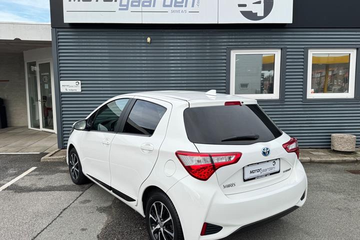 Hvid Toyota Yaris fra 2019