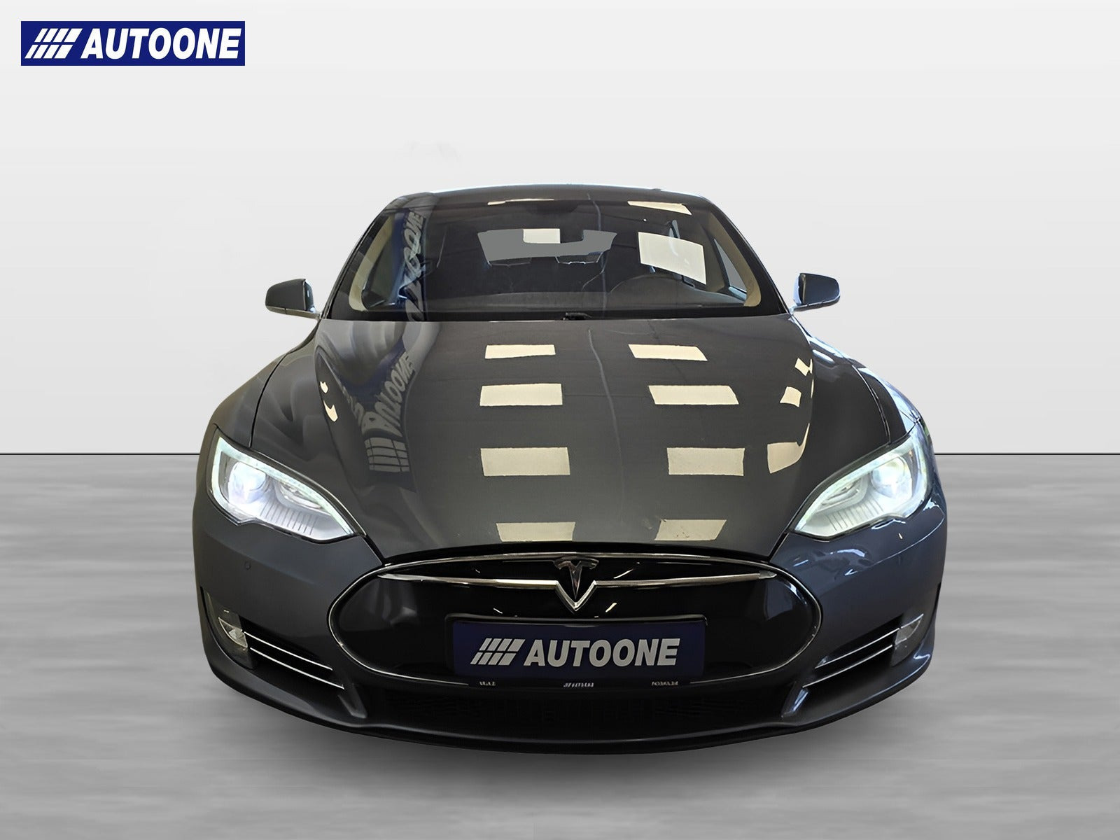 Grå Tesla Model S fra 2014