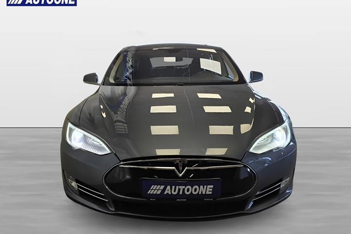 Grå Tesla Model S fra 2014