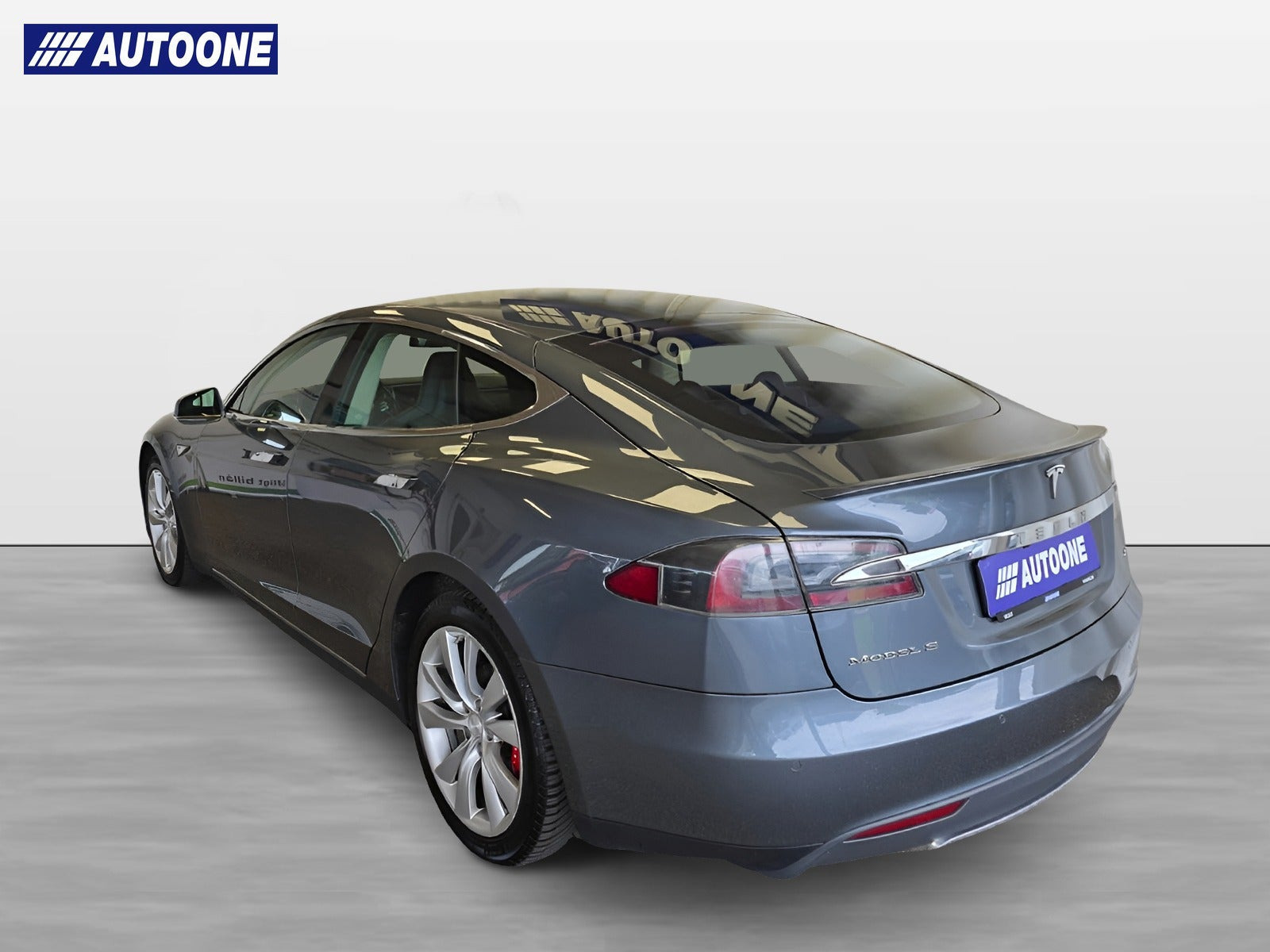 Grå Tesla Model S fra 2014