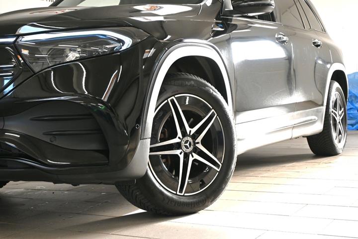 Sort Mercedes EQB350 fra 2022