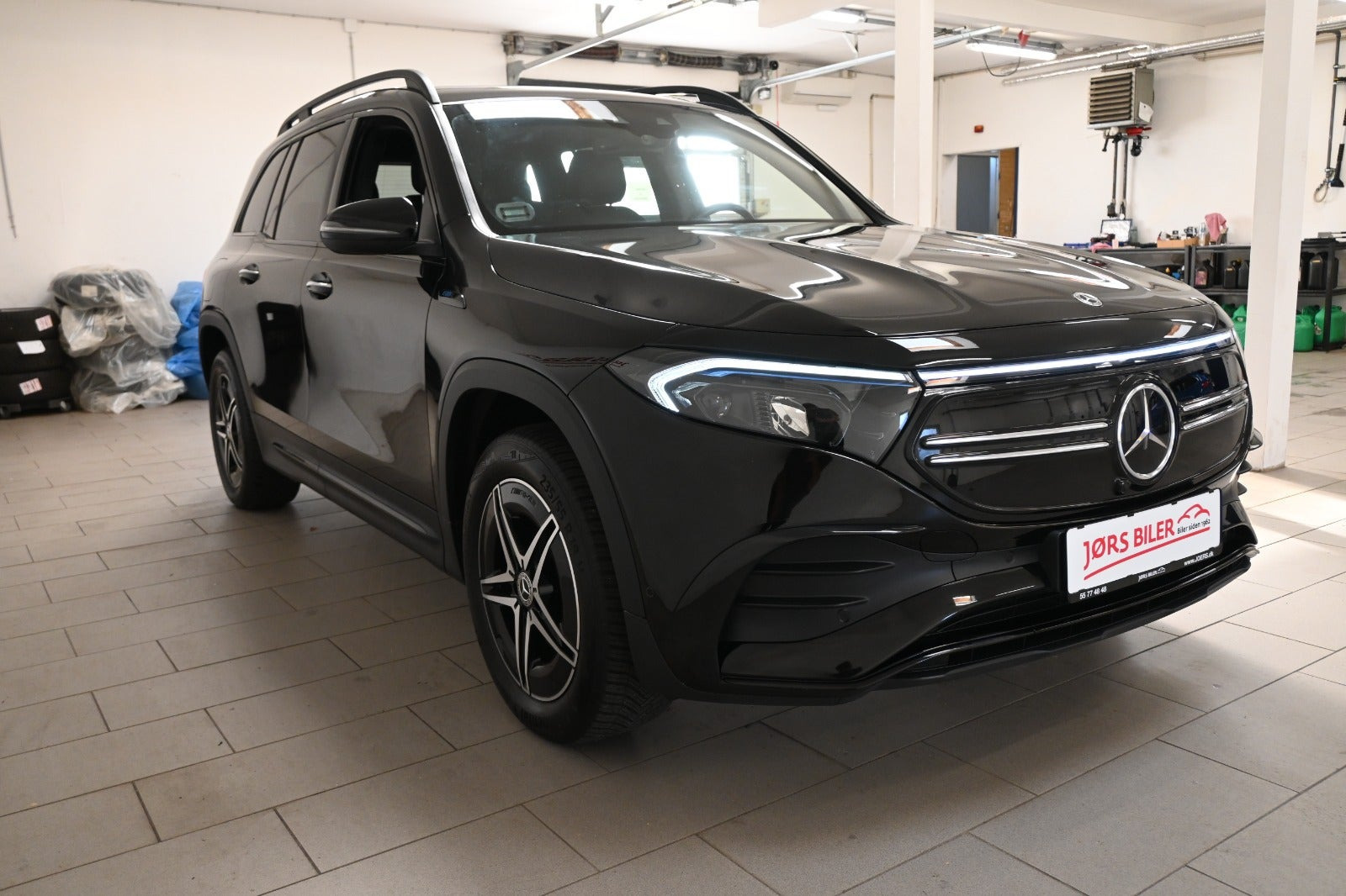 Sort Mercedes EQB350 fra 2022